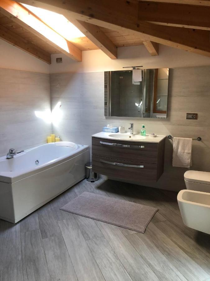 La Casa Sulla Collina Del Castello Villa Breno Ngoại thất bức ảnh